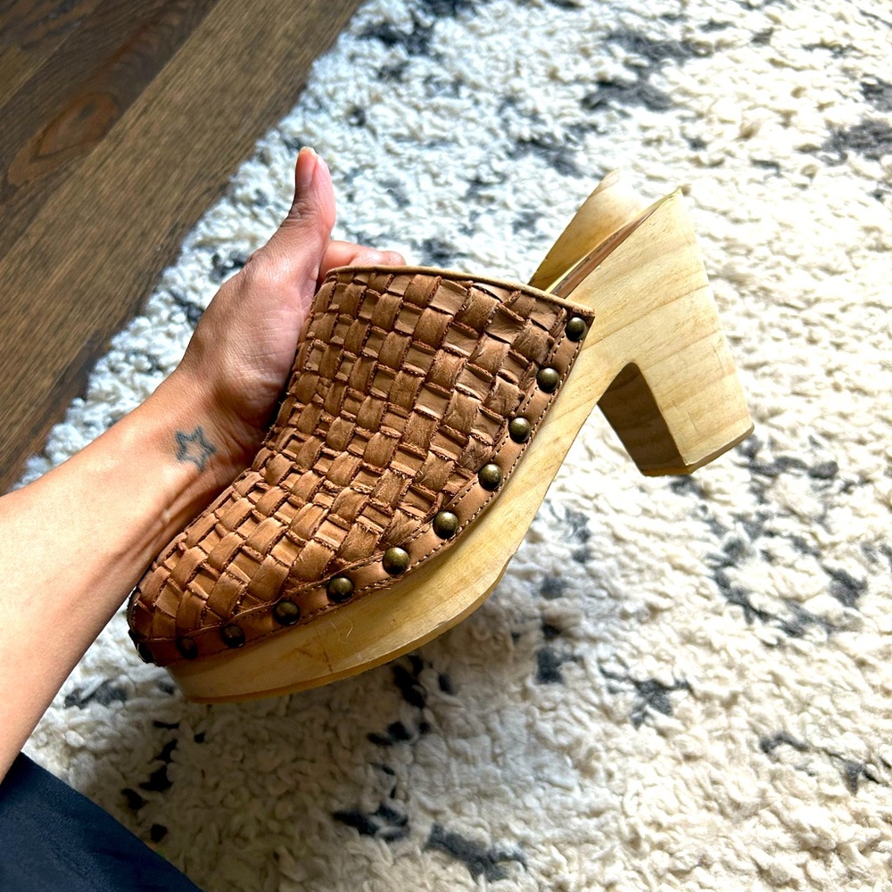 Free people Leather Adelaide clog sz 7/37. Made in India